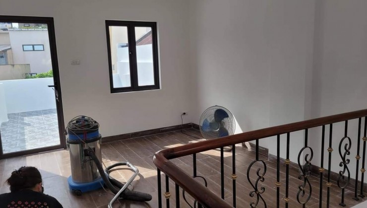 Bán nhà Giáp Bát 40m2 x 5T, giá 3 tỷ 900 triệu, ngõ nông rộng đẹp ở luôn